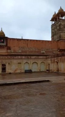 Amer Kalesi Jaipur, Rajasthan, Hindistan 'da yer almaktadır. 