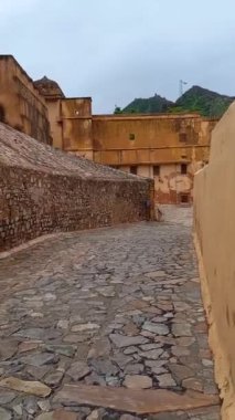 Amer Kalesi Jaipur, Rajasthan, Hindistan 'da yer almaktadır. 