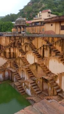 Panna meena ka kund Jaipur, Rajasthan, Hindistan 'da yer almaktadır.