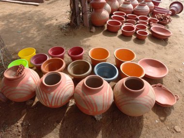 Clay çömlek, el işi kil çömlek Rajasthan, Hindistan 