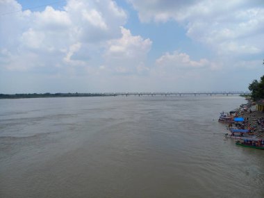 Saryu Nehri Ayodhya, Uttar Pradesh, Hindistan 'da yer almaktadır. 