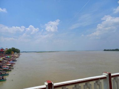 Saryu Nehri Ayodhya, Uttar Pradesh, Hindistan 'da yer almaktadır. 