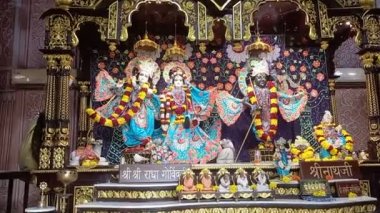 beautiful dresses of Lord krishna and radha rani,beautiful makeup of both is mesmerizing,I like to see again to again