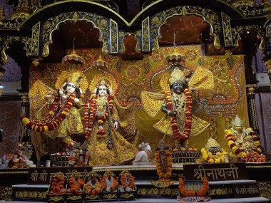 beautiful dresses of Lord krishna and radha rani,beautiful makeup of both is mesmerizing,I like to see again to again