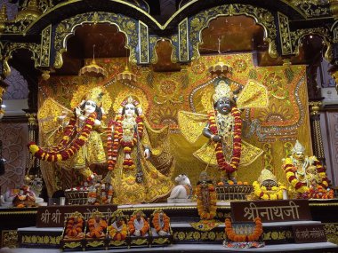 beautiful dresses of Lord krishna and radha rani,beautiful makeup of both is mesmerizing,I like to see again to again