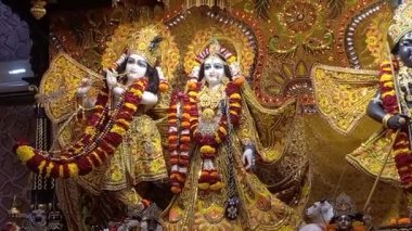 beautiful dresses of Lord krishna and radha rani,beautiful makeup of both is mesmerizing,I like to see again to again