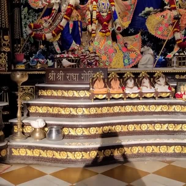 印度古吉拉特Iskcon Temple Ahmedabad的Radha Govindji雕塑 — 图库视频影像