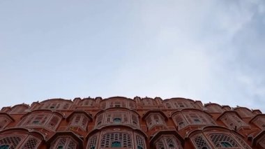 Hawa Mahal Jaipu, Rajasthan, Hindistan 'da yer almaktadır. 