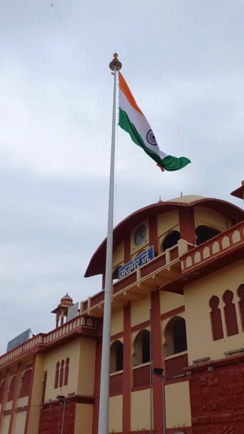 Bandeira Indiana Acenando Vento Ajmer Rajasthan Índia — Vídeo de Stock