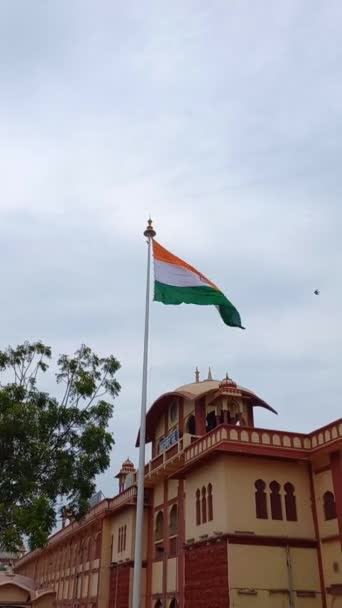 Индийский Флаг Размахивающий Ветром Аджмер Раджастан Индия — стоковое видео