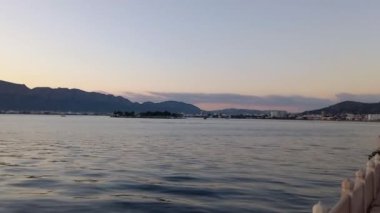 Anasagar Gölü Ajmer, Rajasthan, Hindistan 'da yer almaktadır. 