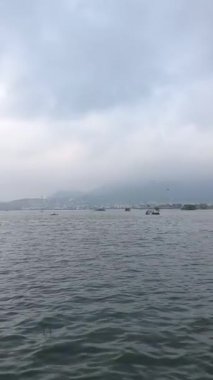 Anasagar Gölü Ajmer, Rajasthan, Hindistan 'da yer almaktadır. 