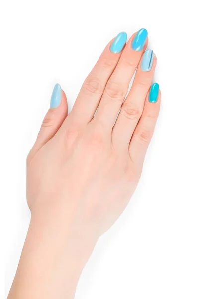 Hand Met Blauwe Nagellak Geïsoleerd Wit Inclusief Knippad — Stockfoto