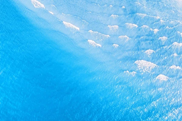 Bright Blue Tropical Sea Waves Aerial View Natural Texture Background — ストック写真
