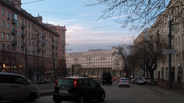 Tscheljabinsk Russland November 2020 Zwillingsstraße Nachtverkehr Der Stadt — Stockfoto