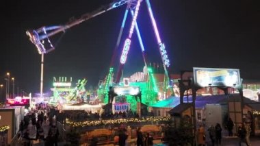 15 Kasım 2021. Berlin, Almanya. Noel Pazarı Atlıkarınca.