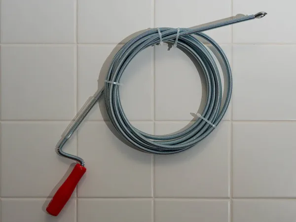 Сантехнические кабели для очистки канализации. — стоковое фото