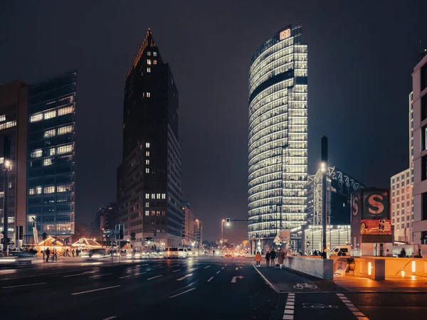 16. November 2021. Berlin. schönes Nachtleben Berlin. — Stockfoto