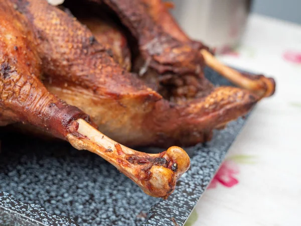 Bulanık arkaplanı olan kazı kapat..