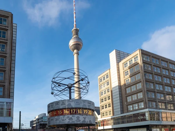 TV Kulesi ve dünya saati Alexanderplatz adlı tren istasyonu, Berlin, Almanya