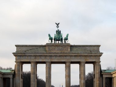 Berlin 'deki Brandenburg Kapısı. Berlin Almanya 'nın başkentidir..