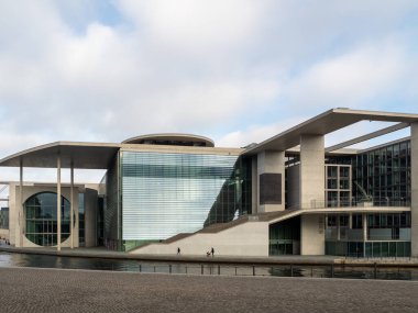 Berlin seddindeki evler ve binalar. Berlin Almanya 'nın başkentidir..
