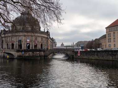 Berlin seddindeki evler ve binalar. Berlin Almanya 'nın başkentidir..