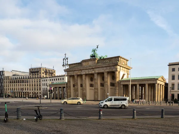 Berlin 'deki Brandenburg Kapısı. Berlin Almanya 'nın başkentidir..
