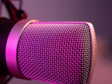 Stüdyo mikrofonu kapat. Ses kaydı için mikrofon.