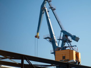 Bir termik santralde iskele vinci