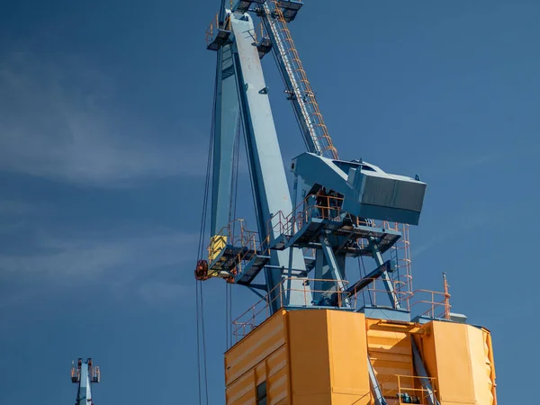 Grues Portuaires Dans Une Centrale Thermique — Photo