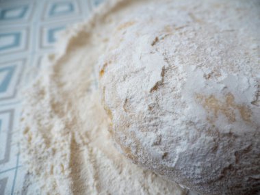 Çörek yapma süreci. Çiğ hamur