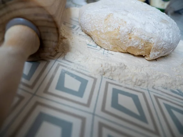Процесс Приготовления Булочек Сырое Тесто — стоковое фото