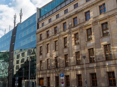 Mobil iletişim anteninin yapımında.