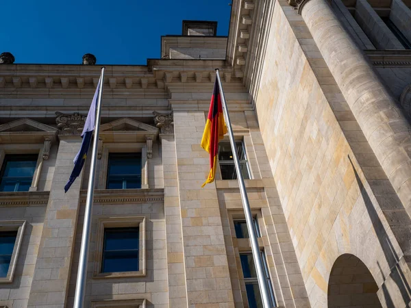 Bandera Alemana Ondeando Sobre Reichstag Bundestag — Foto de Stock