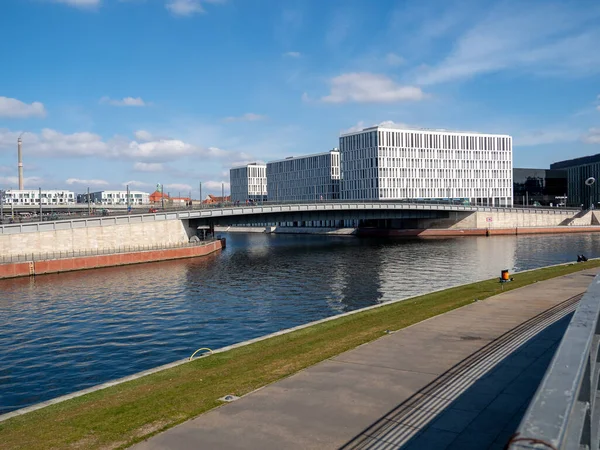 Berlin manzarası. Berlin sokakları ve binaları.
