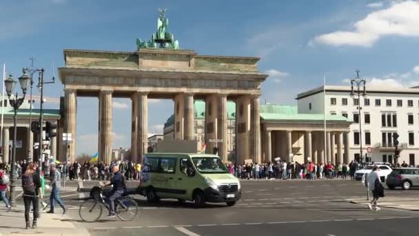 Német Zászló Repül Reichstag Bundestag Felett Kiváló Minőségű Felvételek — Stock videók