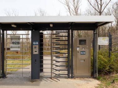 Elektronik kapı. Elektronik bilet doğrulaması