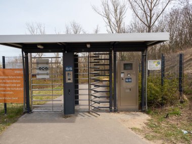 Elektronik kapı. Elektronik bilet doğrulaması