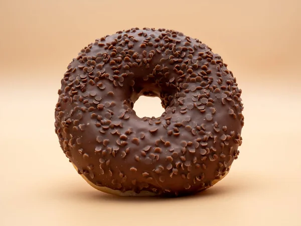 Donut Chocolate Fundo Marrom Donut Isolado Fundo Marrom — Fotografia de Stock