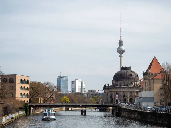 Berlim Alemanha Abril 2022 Pessoas Estão Andando Longo Rua Destino — Fotografia de Stock