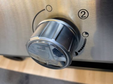 Yeni gaz ızgarası. Gaz barbeküsü. Kızarmış et için ızgara