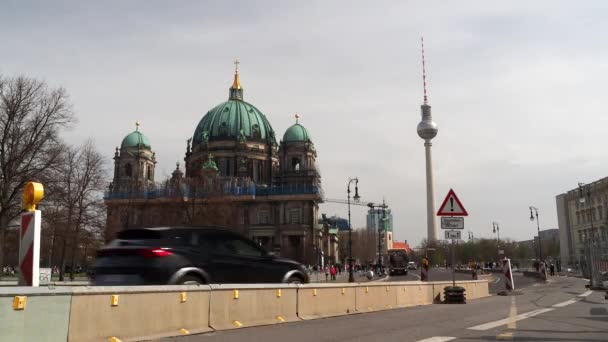 Berlin városának utcái. Berlin nappal. — Stock videók