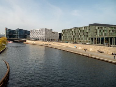 Köprüden Berlin Merkez İstasyonu 'nun görüntüsü.