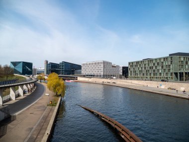 Köprüden Berlin Merkez İstasyonu 'nun görüntüsü.