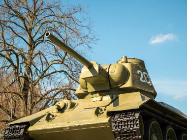 T-34 tankının anıtı. Berlin, Almanya
