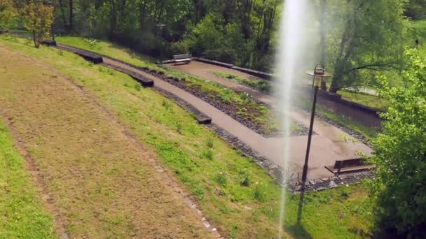 Dispositivo Irrigazione Nel Parco Spruzzatore Acqua — Video Stock