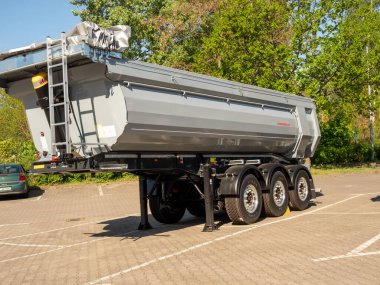 Berlin, Almanya, 09 Mayıs 2022, otoparktaki karavan. Almanya Berlin.