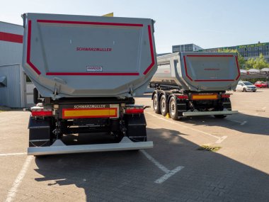 Berlin, Almanya, 09 Mayıs 2022, otoparktaki karavan. Almanya Berlin.