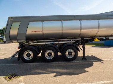 Berlin, Almanya, 09 Mayıs 2022, otoparktaki karavan. Almanya Berlin.